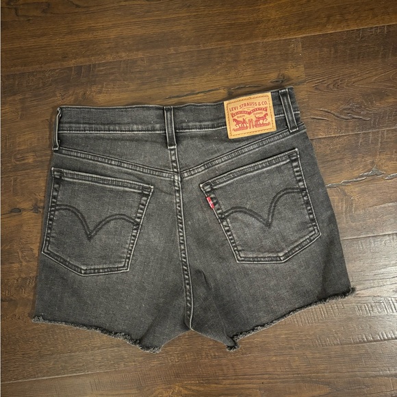 Levi’s High Rise Shorts - Picture 10 of 10